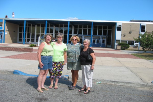 ../image/joan's reunion,joan,doris, peggy and bitsy 9,2005 061.jpg
